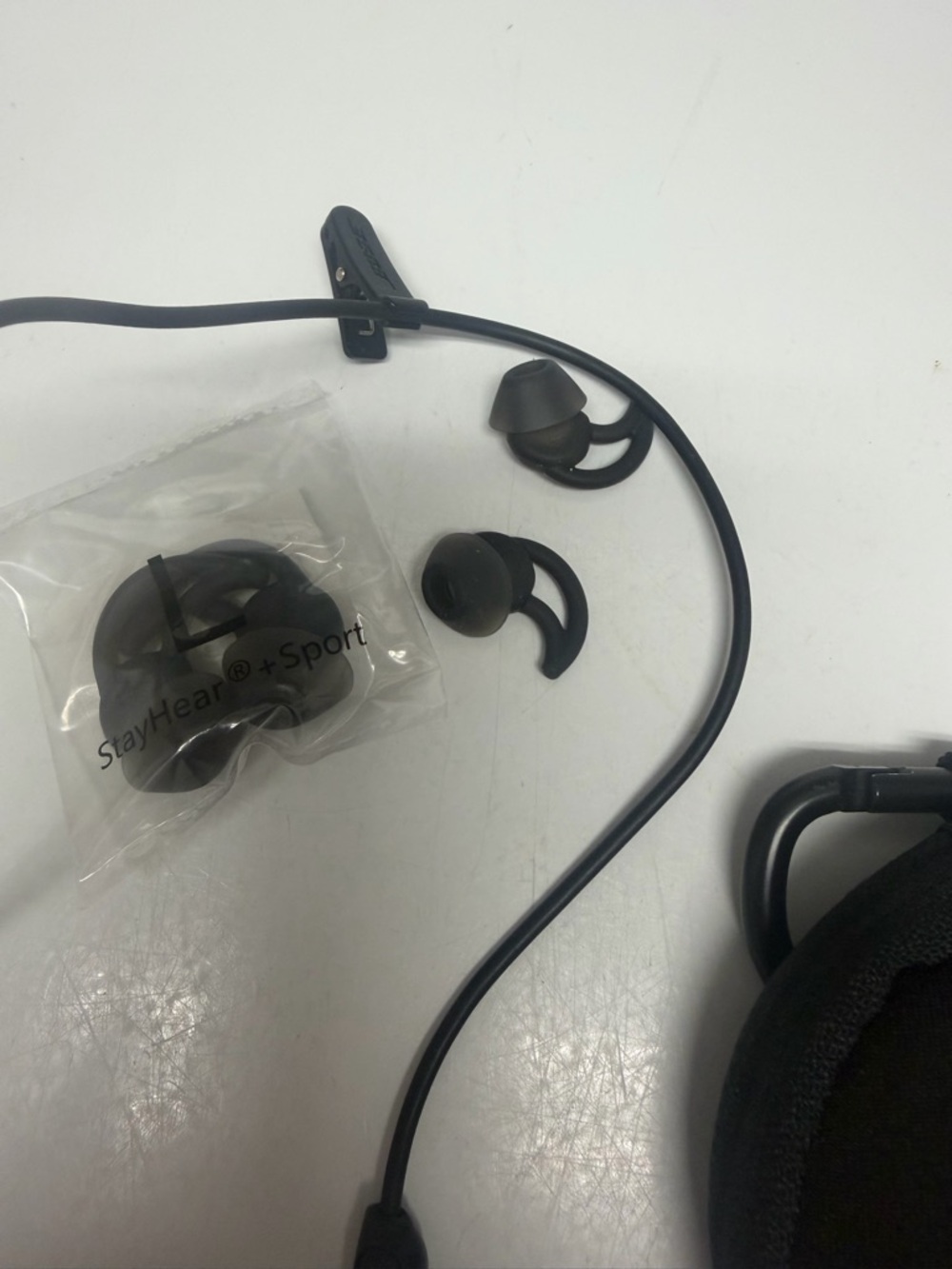 Bose Black In-Ear Wireless Earbuds with Neck Cable - Picture 5 of 8